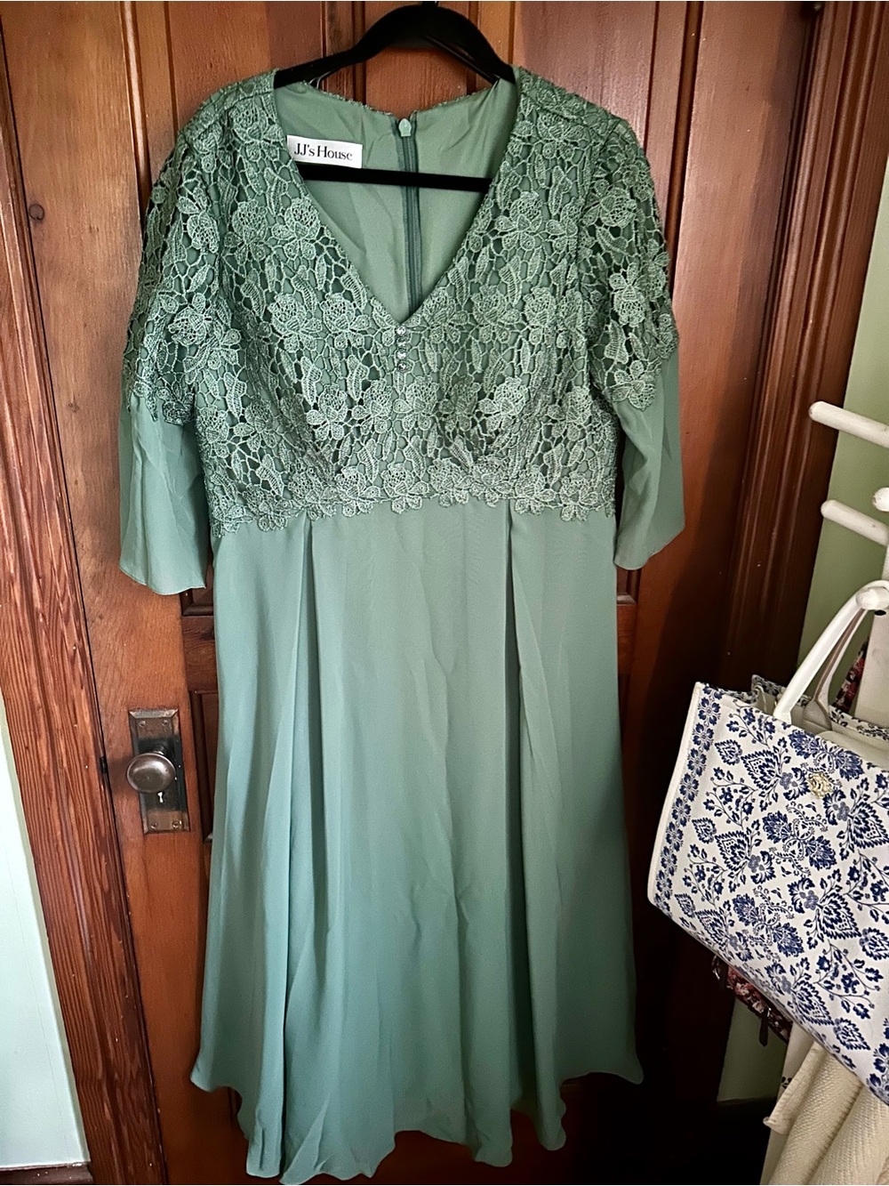 JJs House eucalyptus green, Lace Tea Length